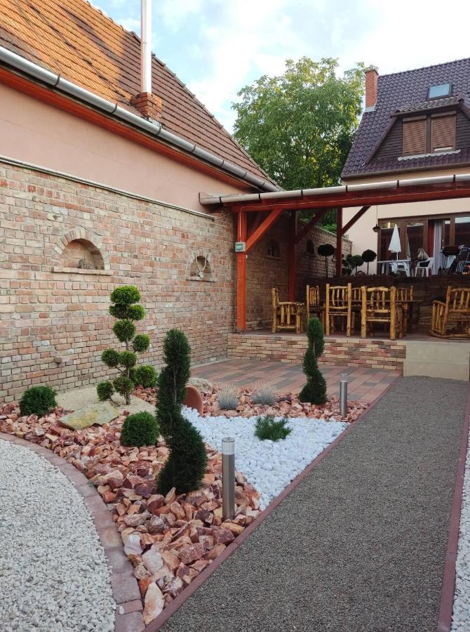 Hotel Buebaj Vendeghaz Eger Exteriér fotografie