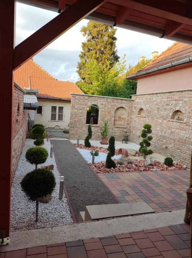 Hotel Buebaj Vendeghaz Eger Exteriér fotografie