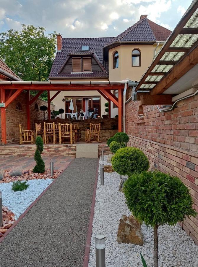 Hotel Buebaj Vendeghaz Eger Exteriér fotografie