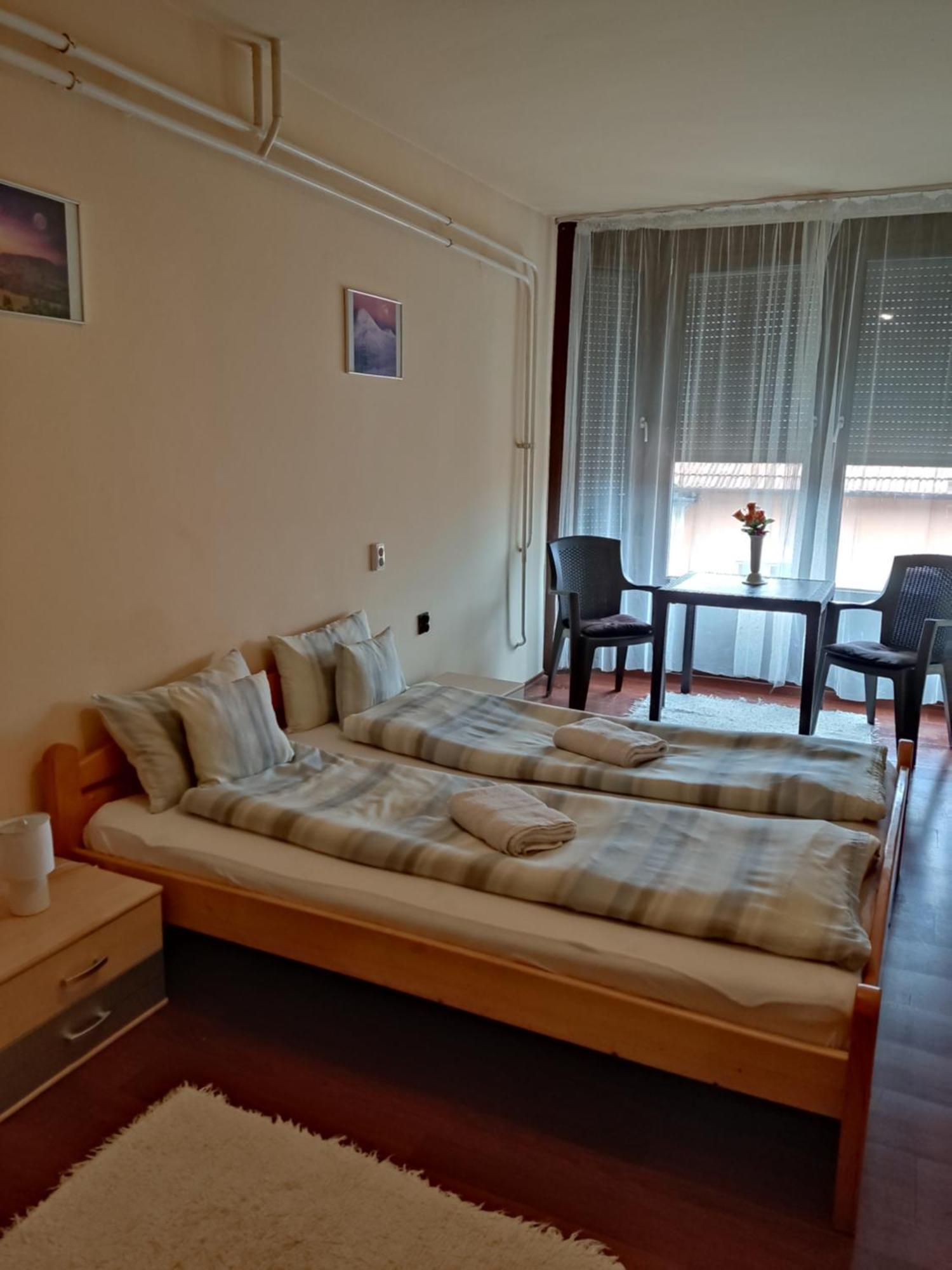 Hotel Buebaj Vendeghaz Eger Pokoj fotografie